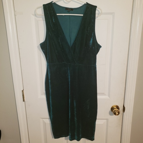 Dresses & Skirts - Dress